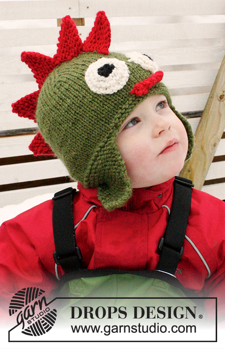 Rhaegal / DROPS Extra 0-1018 - Cappello per bambini a forma di drago lavorato ai ferri in DROPS Alaska. Lavorato con paraorecchie. Taglie: 3 - 12 anni.