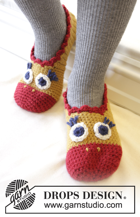 Flapping Around / DROPS Extra 0-1024 - DROPS Easter: Crochet chicken slippers for adult and child in ”Nepal”. Size 23-43