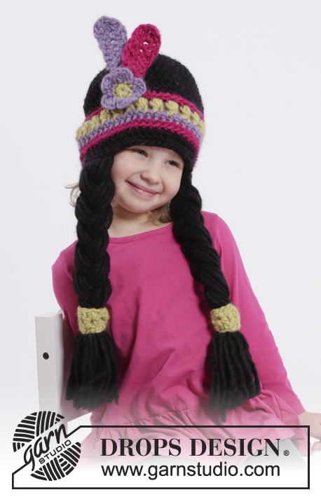Little Alawa / DROPS Extra 0-1074 - Dziecięca czapka Pocahontas na szydełku, z włóczki DROPS Snow. Z warkoczami o piórami. Rozmiary od 1 do 10 lat.