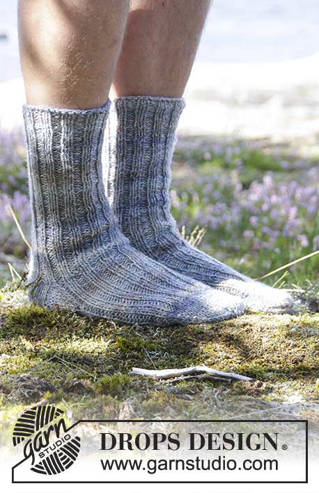 River Socks / DROPS Extra 0-1162 - Miehen joustinneuleiset DROPS sukat 2-kertaisesta ”Fabel”-langasta. Koot 38 - 46.