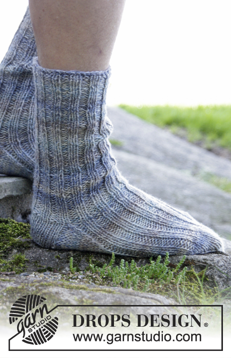 River Socks / DROPS Extra 0-1162 - Stickade DROPS sockor till herr i 2 trådar ”Fabel” med resår.
Stl 38 - 46