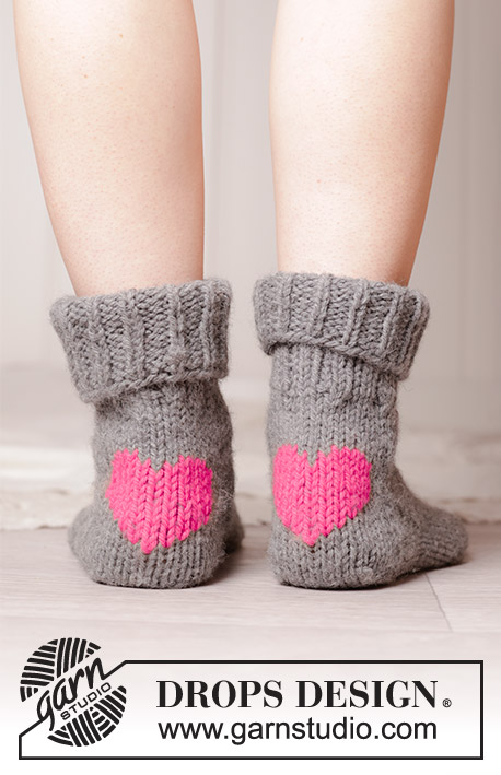 Heart Dance / DROPS Extra 0-1223 - DROPS Valentýn: ponožky se srdíčky pletené z příze Nepal. Velikost: 35-43.