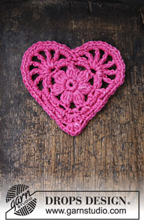 Rejoice / DROPS Extra 0-1394 - Coração de Natal crochetado em DROPS Cotton Merino.