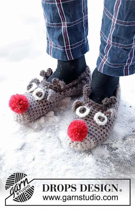 The Rudolphs / DROPS Extra 0-1429 - Pantufas crochetadas em DROPS Snow, com cabeça de rena e pompons. Do 35 ao 43. 
Tema: Natal.