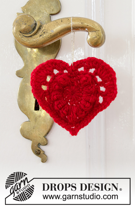 Hanging Heart / DROPS Extra 0-1447 - Corazón a ganchillo en DROPS Merino Extra Fine. Tema: Navidad