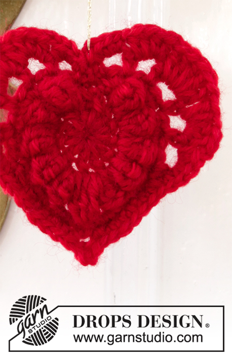 Hanging Heart / DROPS Extra 0-1447 - Coração crochetado em DROPS Merino Extra Fine. 
Tema: Natal.