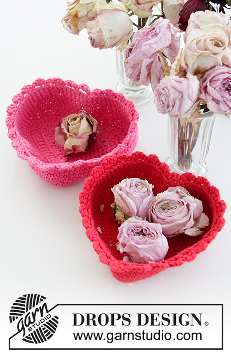 Forever Love / DROPS Extra 0-1452 - Koszyk na szydełku, w kształcie serca na Walentynki, z włóczki DROPS Paris.
Temat: Walentynki
