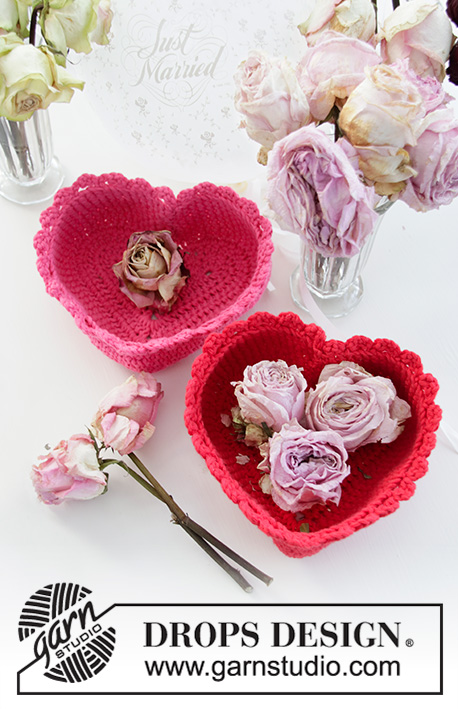 Forever Love / DROPS Extra 0-1452 - Corbeille crochetée en forme de cœur pour la Saint Valentin, en DROPS Paris .
Thème: Saint Valentin