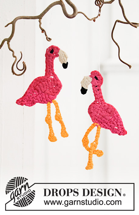 Dancing Flamingos / DROPS Extra 0-1454 - DROPS Paris lõngast heegeldatud kaunistus flamingo Munadepühadeks