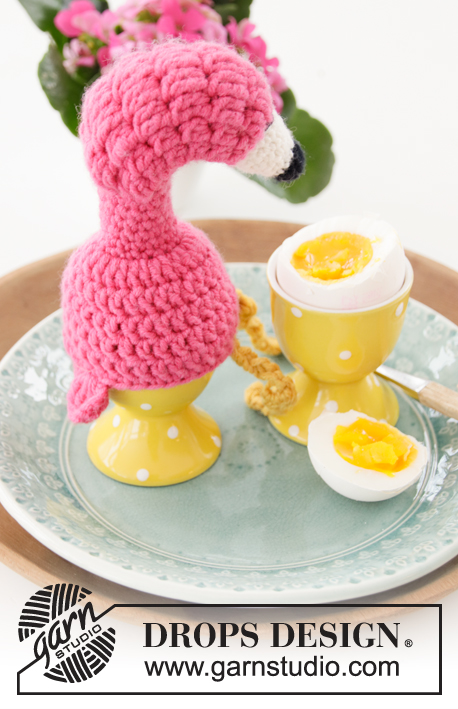 Cafe Flamingo / DROPS Extra 0-1455 - Plameňák – čepička kryt na vajíčko háčkovaný z příze DROPS Merino Extra Fine. Motiv: Velikonoce.
