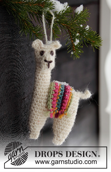 Festive Alpacas / DROPS Extra 0-1465 - Decoración de alpaca/llama para el árbol de Navidad. La labor está realizada en DROPS Lima. Tema: Navidad