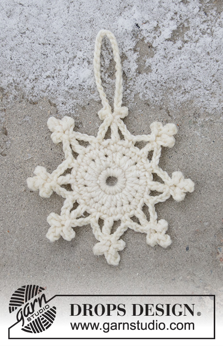 Snow Crystal / DROPS Extra 0-1468 - DROPS Cotton Merino lõngast heegeldatud lumehelves täheke - kuuseehe jõuludeks