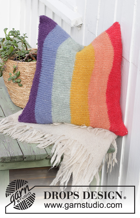Rainbow Pillow / DROPS Extra 0-1487 - Stickad kudde med ränder i regnbågsfärger, stickad i DROPS Brushed Alpaca Silk. Passar till en kudde på 50x50 cm.
