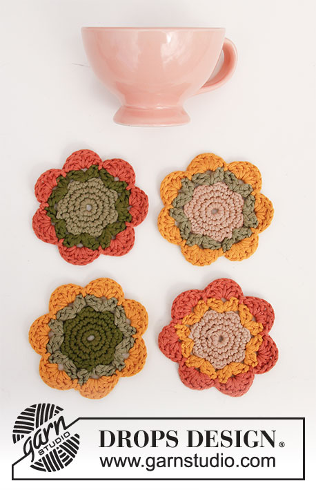 Blooming Coasters / DROPS Extra 0-1499 - Virkat glasunderlägg format som en blomma i DROPS Paris.