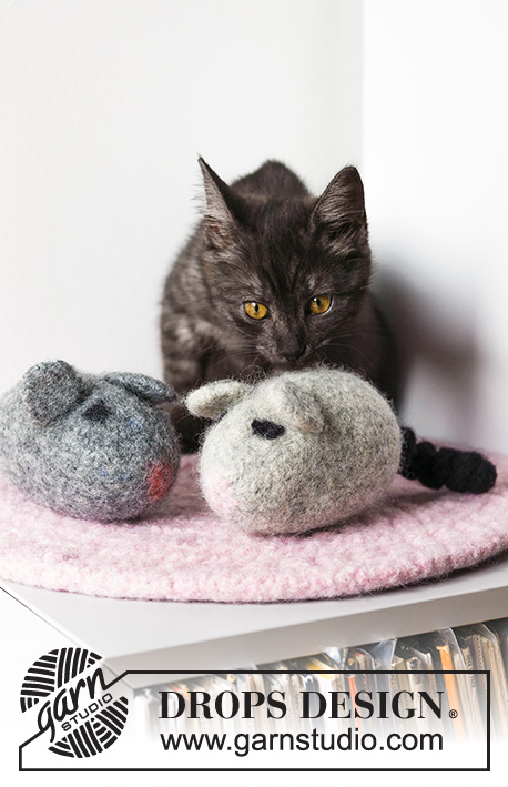 Woolly Mice / DROPS Extra 0-1503 - Filcowa zabawka myszka dla kota, na drutach, z włóczki DROPS Snow.