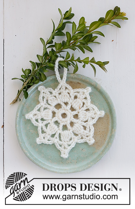 Sparkling Snow / DROPS Extra 0-1517 - Crocheted star-shaped Christmas decoration / coaster in DROPS Muskat. Theme: Christmas.