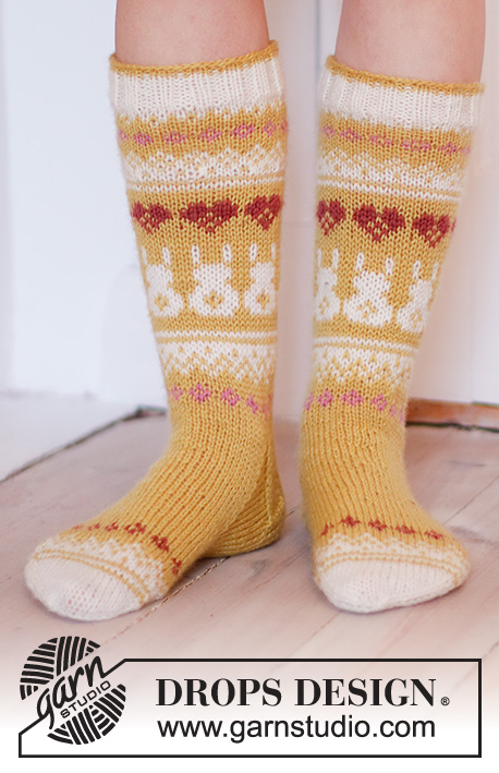 Bunny Love / DROPS Extra 0-1536 - Strikkede sokker i DROPS Karisma. Arbeidet strikkes ovenfra og ned med nordisk mønster, harer og hjerter. Størrelse 35 - 46. Tema: Påske.