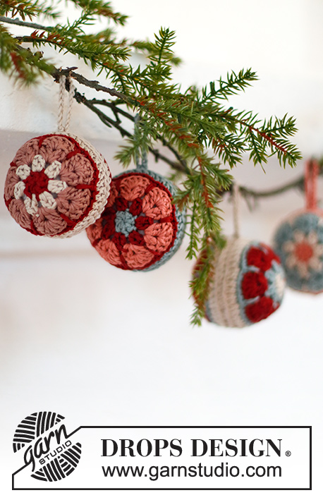 Christmas Flowers / DROPS Extra 0-1546 - Bolas de Natal crochetadas em DROPS Muskat. Tema: Natal.