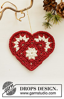 By Heart / DROPS Extra 0-1611 - Décoration de Noël cœur crocheté  en DROPS Muskat. Thème: Noël.