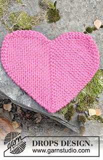 Heart Seatpad / DROPS Extra 0-1621 - Kötött ülőpárna / szív, gyerekeknek, 2 szál DROPS Snow fonalból. A darabot oda-vissza haladva készítjük, mint egy dominó-négyzetet, a két oldalán ívekkel. Téma: Bálint nap