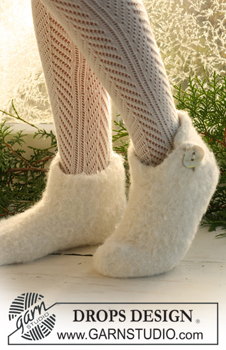 Snow Slippers / DROPS Extra 0-517 - Pantufas feltradas de Natal DROPS tricotadas com 2 fios “Alpaca” 