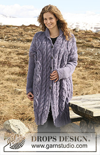 Purple Mountain / DROPS Extra 0-554 - Lang DROPS vest van ”Snow” met kabels. Maat S tot en met XXXXL .

