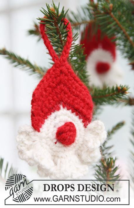 Santa Red Nose / DROPS Extra 0-563 - Gehaakte decoratie voor de kerstboom in 2 draden DROPS Alpaca. Het werk wordt gehaakt in de vorm van een kerstman. Thema: Kerst.