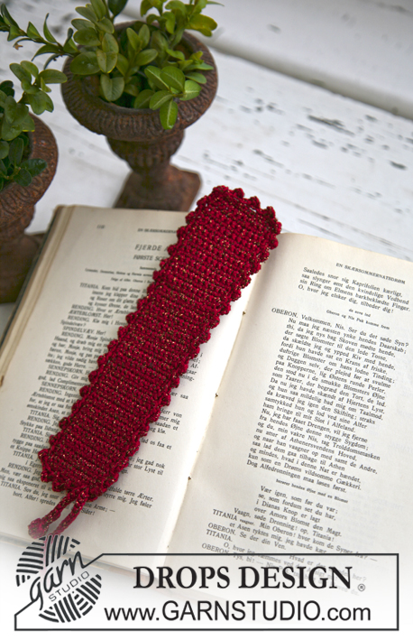 Red Alert / DROPS Extra 0-586 - Marcador de livro em croché em DROPS Cotton Viscose. Tema: Natal