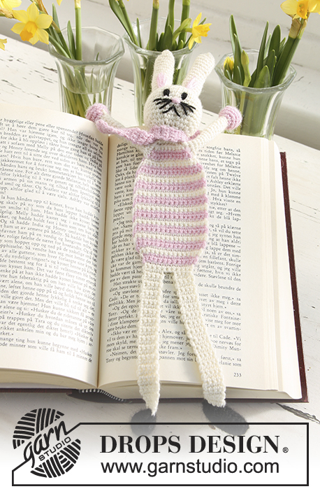 Bella, the Book Bunny / DROPS Extra 0-633 - Zakładka do książki wielkanocny króliczek DROPS na szydełku, z włóczki „Alpaca”.