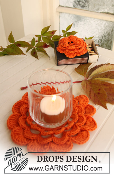 Pumpkin Blossom / DROPS Extra 0-705 - Virkatut DROPS tulitikkulaatikkokukka ja kynttilämansetti ”Safran”-langasta halloweeniksi.
