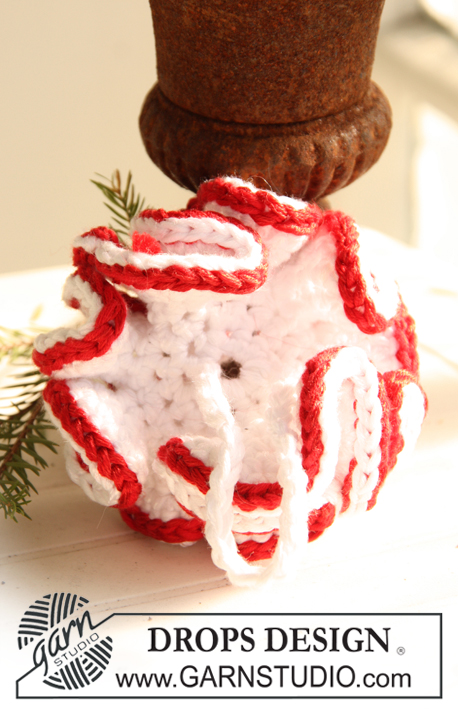 Christmas Swirl / DROPS Extra 0-738 - Virkattu joulukuusenkoriste DROPS Cotton Viscose -langasta. Teema: Joulu