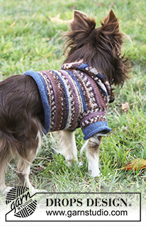 Little Watcher / DROPS Extra 0-833 - Maglione per cani lavorato ai ferri in DROPS Fabel. Lavorato dalla coda al collo, con cappuccio. Taglie: XS - M.