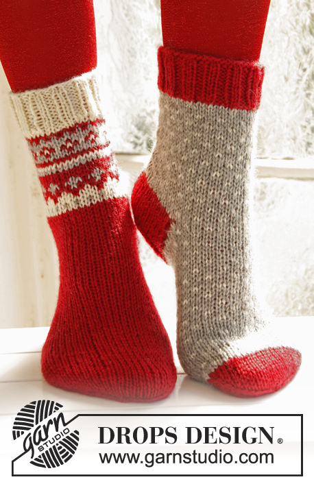 Twinkle Toes / DROPS Extra 0-865 - Gebreide sokken voor baby, kinderen en volwassenen in DROPS Karisma. Het werk wordt gebreid in Scandinavisch patroon. Maat 22 - 43. Thema: Kerst.