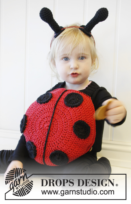 Ladybug in training / DROPS Extra 0-891 - Heklet marihøne kostyme med seler til barn i DROPS Paris. 
