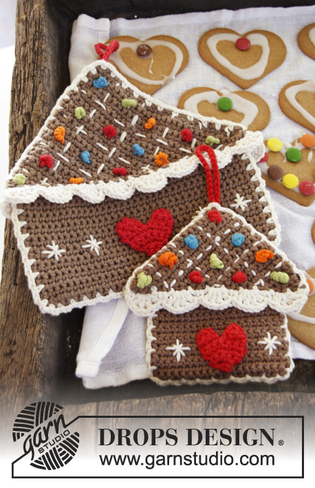 Home Sweet Home / DROPS Extra 0-987 - Pega em forma de casa em biscoito de gengibre crochetada com 2 fios DROPS Safran e orla, decorações e coração em DROPS Paris. Tema: Natal.