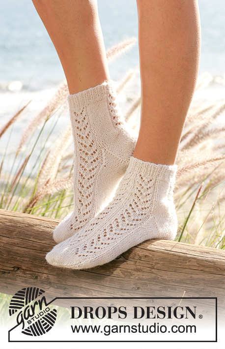 Ingrid's Socks / DROPS 100-18 - DROPS sokken met ajourmotief van DROPS “Alpaca”