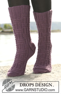 Free patterns - Naisen sukat / DROPS 108-38