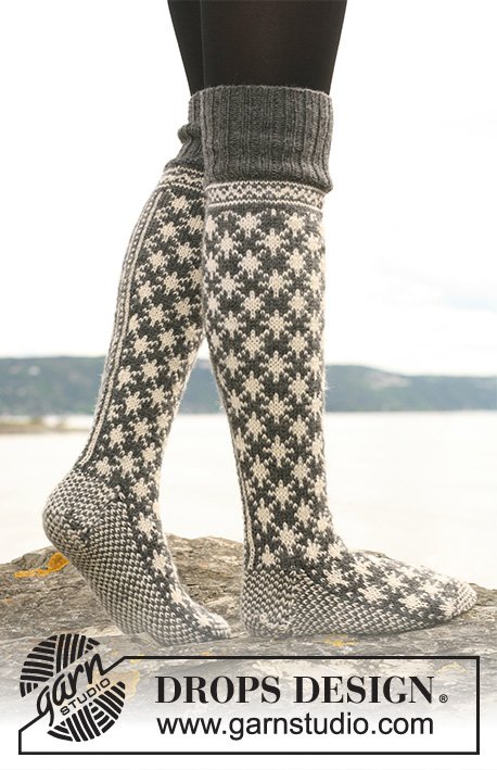 DROPS 110-41 - Knitted DROPS socks for men with pattern in ”Karisma”. Yarn alternative ”Merino Extrafine”.