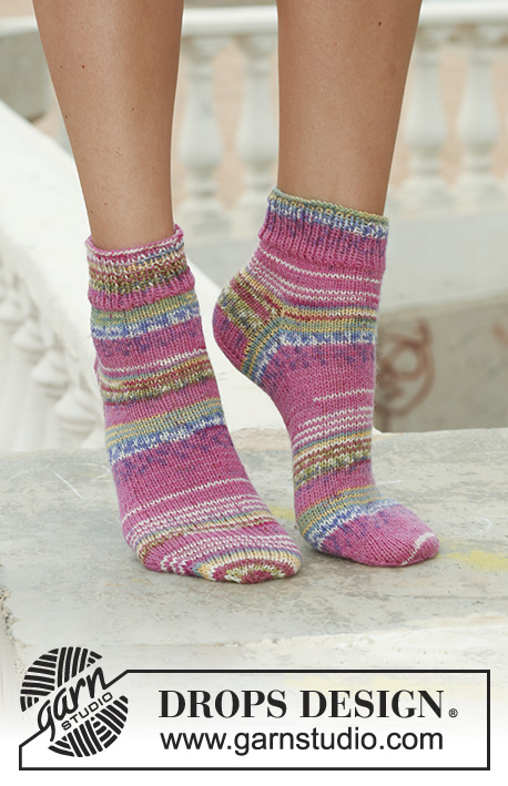 Lady Flamingo / DROPS 111-11 - Calze DROPS socks in ”Fabel”.