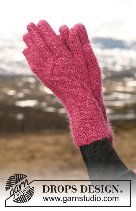 Maritza Gloves / DROPS 117-10 - DROPS prstové rukavice s copánkovým vzorem pletené z příze Alpaca a Kid-Silk.