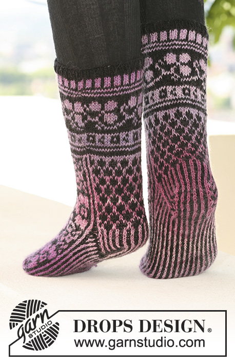 Ring of Roses Socks / DROPS 126-4 - DROPS sokker med mønster i ”Delight” og ”Fabel”.