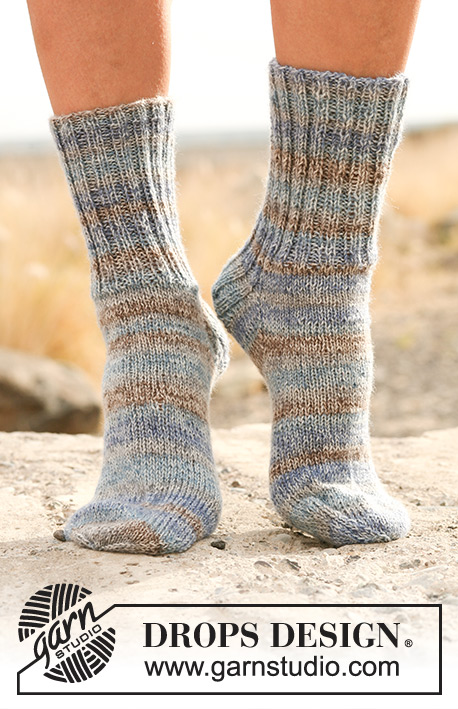 Pennine / DROPS 130-15 - Knitted DROPS socks with rib in Fabel. Size 15/17 - 44/46.