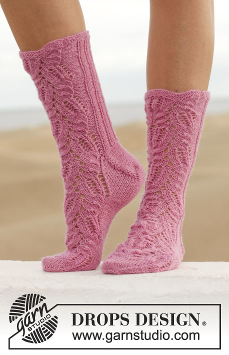 Think Pink / DROPS 154-30 - Knitted DROPS socks with lace pattern in Fabel. Size 35-43