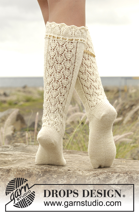 Marie Antoinette / DROPS 167-33 - DROPS krajkové ponožky – podkolenky pletené z příze Fabel. Velikost: 35-43.
