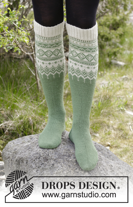 Perles du Nord Socks / DROPS 180-3 - Prjónaðir háir sokkar með marglitu norrænu mynstri úr DROPS Flora. Stærð 35-43.