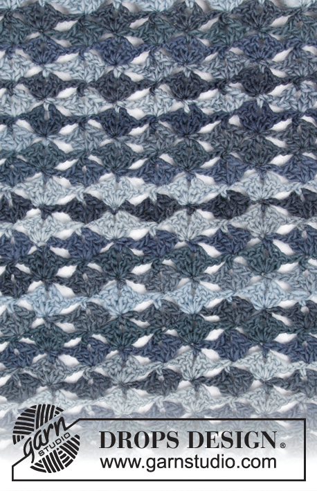 Blue Fountain / DROPS 181-33 - Gehaakte trui met waaiers. Maat: S - XXXL
Het werk wordt gehaakt in DROPS Big Delight.