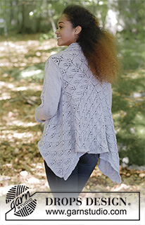 Don't Leaf Me Behind / DROPS 184-32 - Sweter na drutach, w formie prostokąta, ze ściegiem ażurowym. Od S do XXXL.
Z włóczki DROPS Cotton Merino.