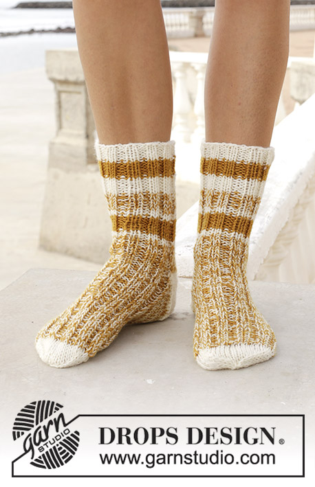 Sunny Feet / DROPS 189-32 - Meias tricotadas de cima para baixo, com riscas, com 2 fios DROPS Fabel. Do 35 ao 43