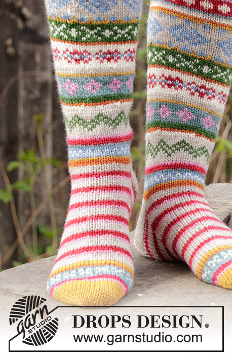 Winter Carnival Socks / DROPS 193-1 - Stickade sockor i DROPS Karisma. Arbetet är stickat med ränder och nordiskt mönster. Storlek 35 - 46.