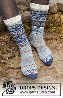 Nordfjord / DROPS 193-16 - Gebreide sokken in DROPS Fabel. Het werk wordt gebreid met Scandinavisch patroon. Maat 35 tot 43